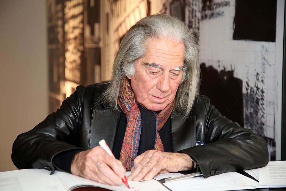 Fabrizio Plessi (1940 – 2026). Quando l’elettronica impara a scorrere come l’acqua