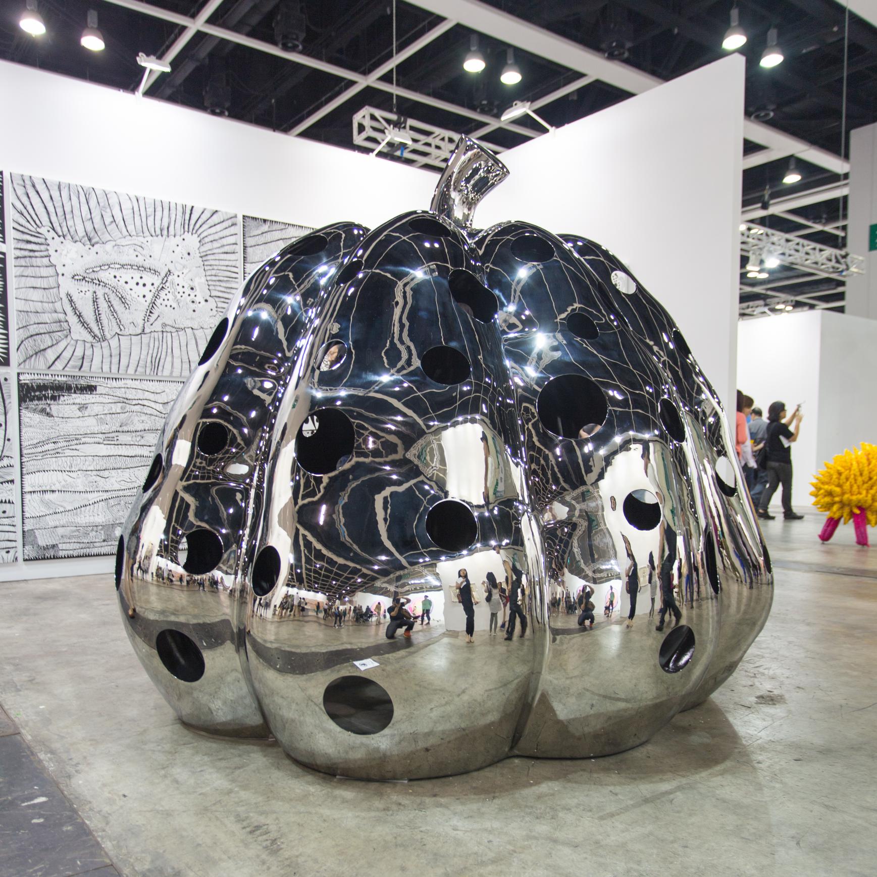 Curarsi con l’infinito: l’arte come sopravvivenza da Yayoi Kusama ad Alda Merini
